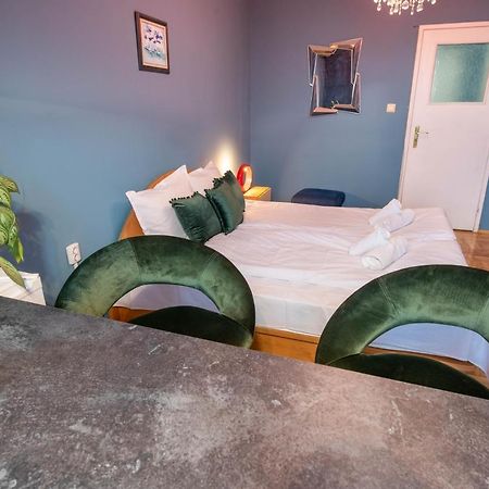 Private Studio In The Centre Варна Экстерьер фото