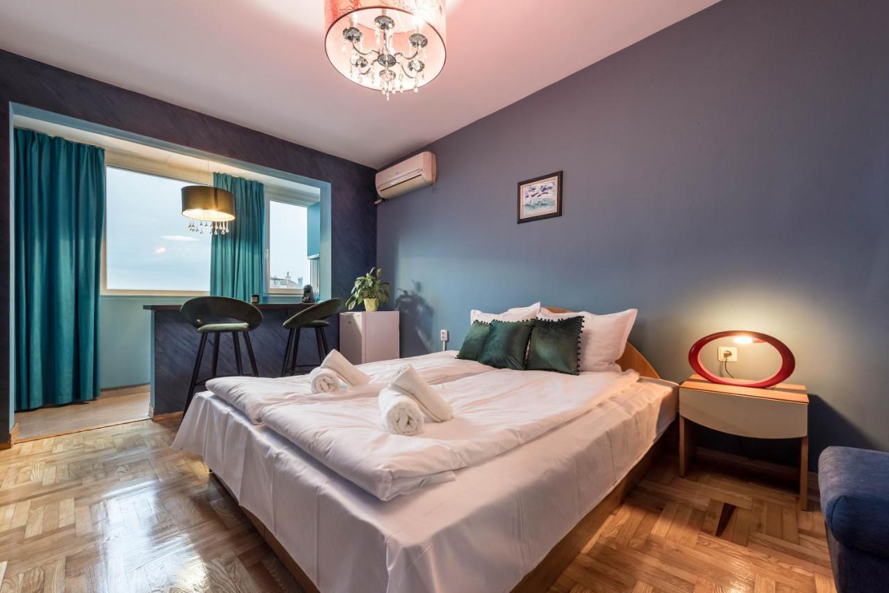 Private Studio In The Centre Варна Экстерьер фото