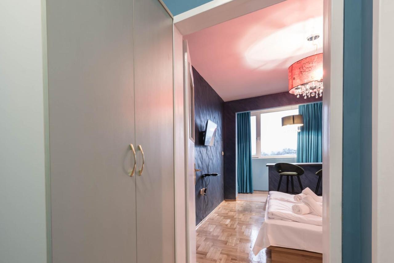 Private Studio In The Centre Варна Экстерьер фото