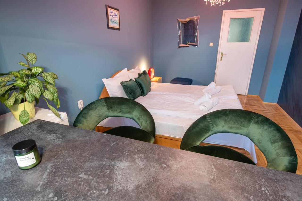 Private Studio In The Centre Варна Экстерьер фото
