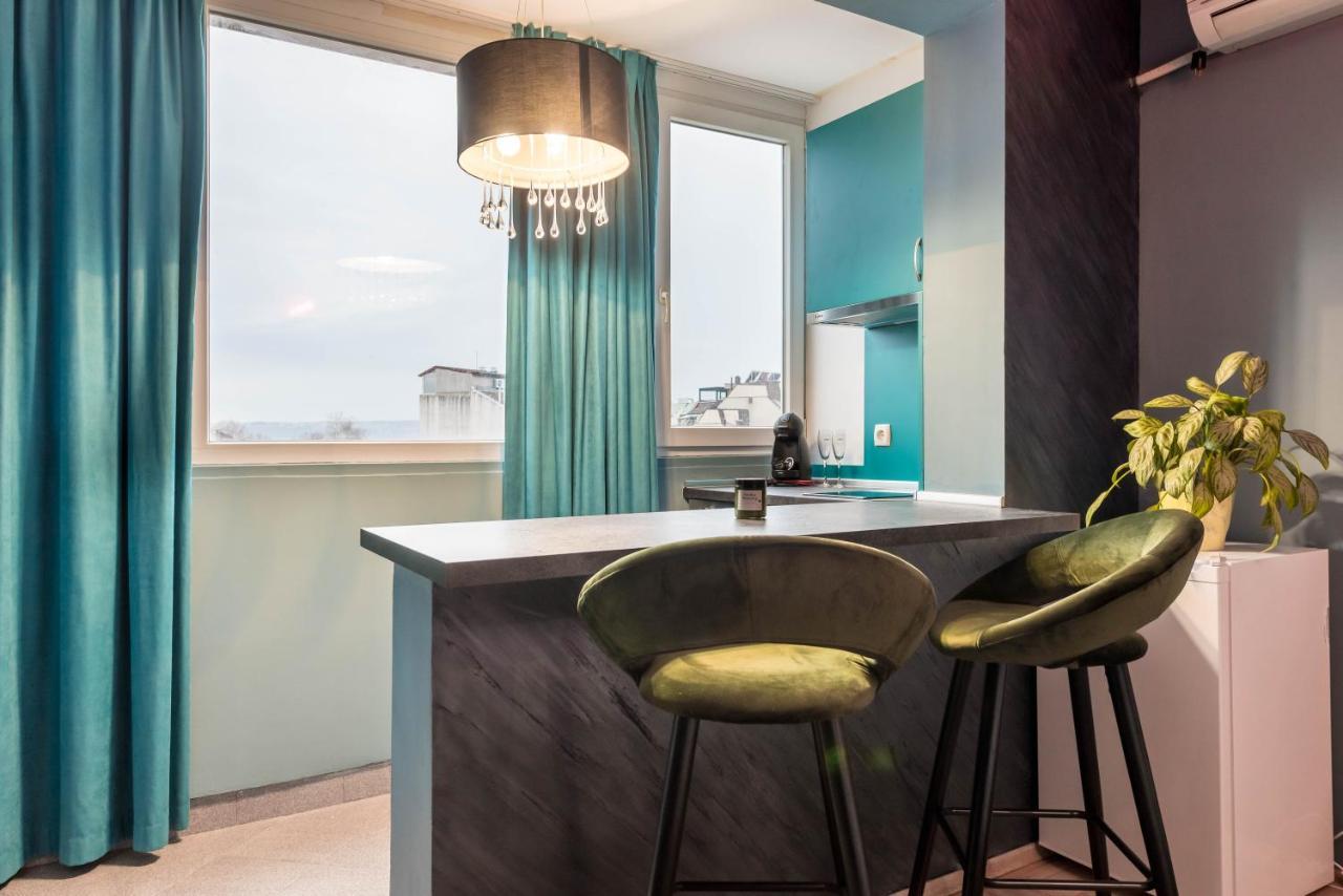 Private Studio In The Centre Варна Экстерьер фото