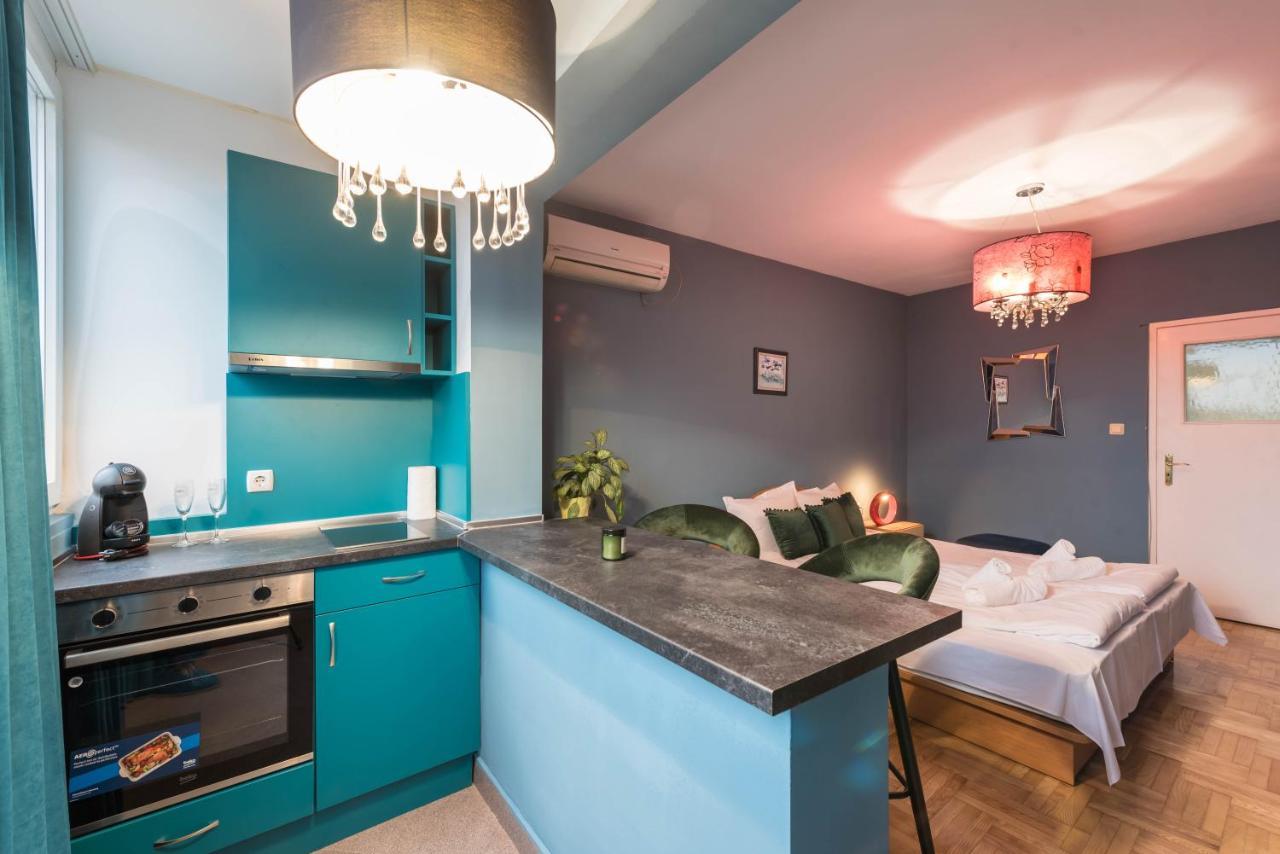 Private Studio In The Centre Варна Экстерьер фото