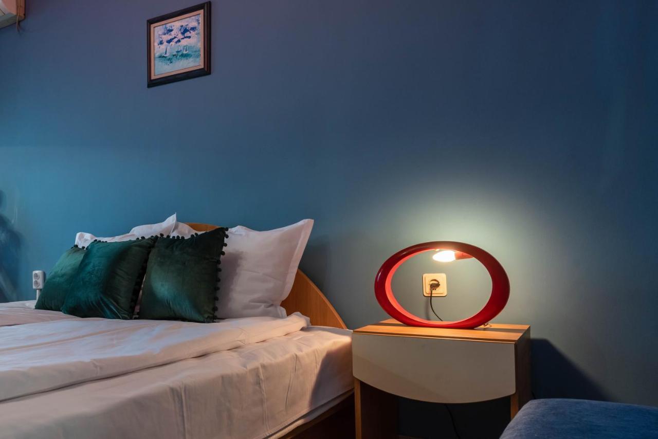 Private Studio In The Centre Варна Экстерьер фото