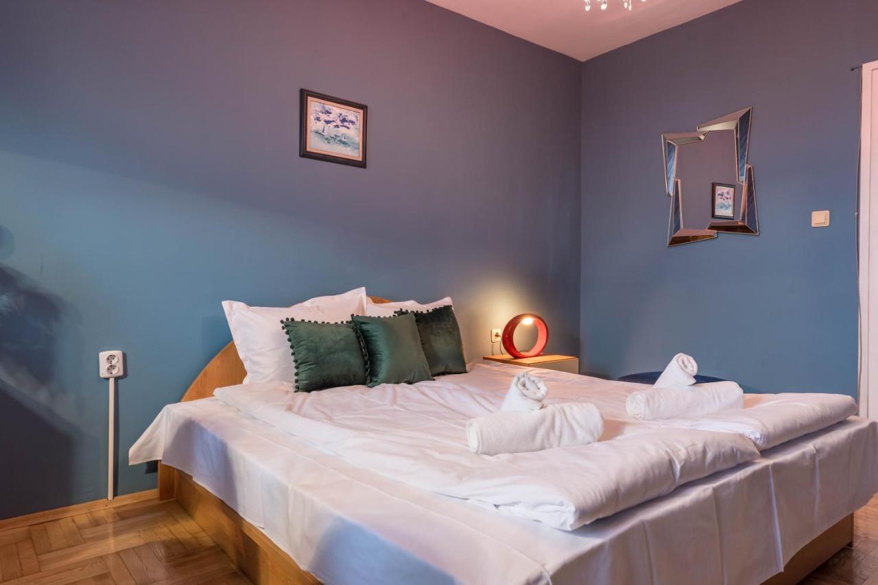 Private Studio In The Centre Варна Экстерьер фото